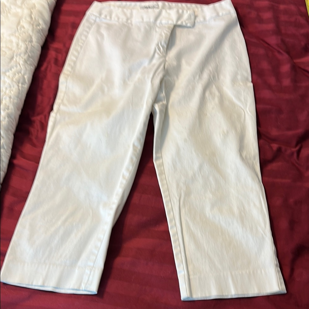 Chaus White Cropped Jeans